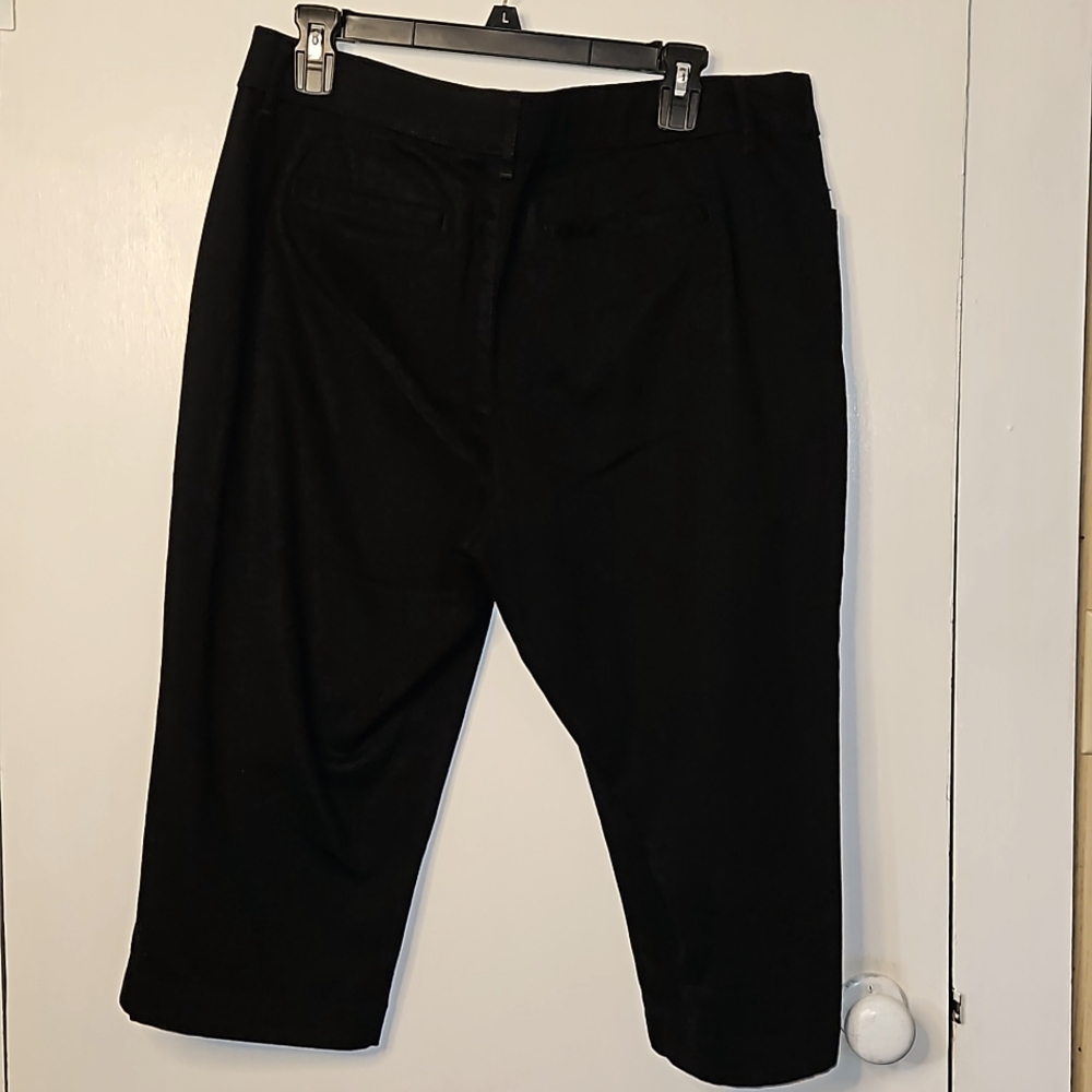 St John's bay black dress capris size 16 - Picture 3 of 4